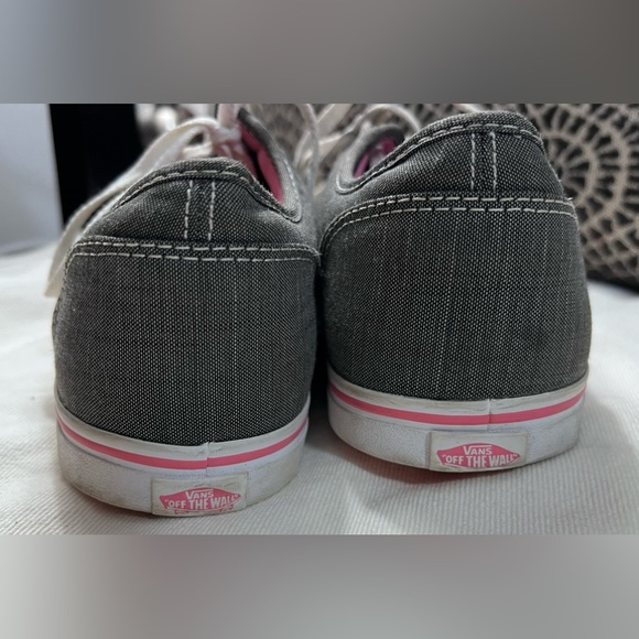 Women’s Vans Size 11 Gray & Pink Lace Ups Low Cuts 11W/9Men - Picture 4 of 12